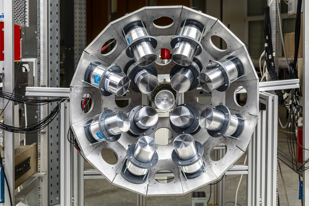 Gamma-ray Coincidence Spectrometer Gamma-ray Coincidence Spectrometer made up of Fifteen LaBr3(Ce) detectors (76 S 76 /3,5 /B380) delivered in 2019 to the Institute of Nuclear Research “Atomki)